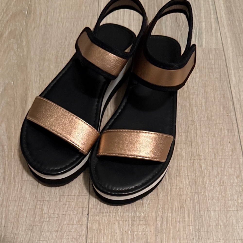 Elegant Black and Gold Women's Sandals